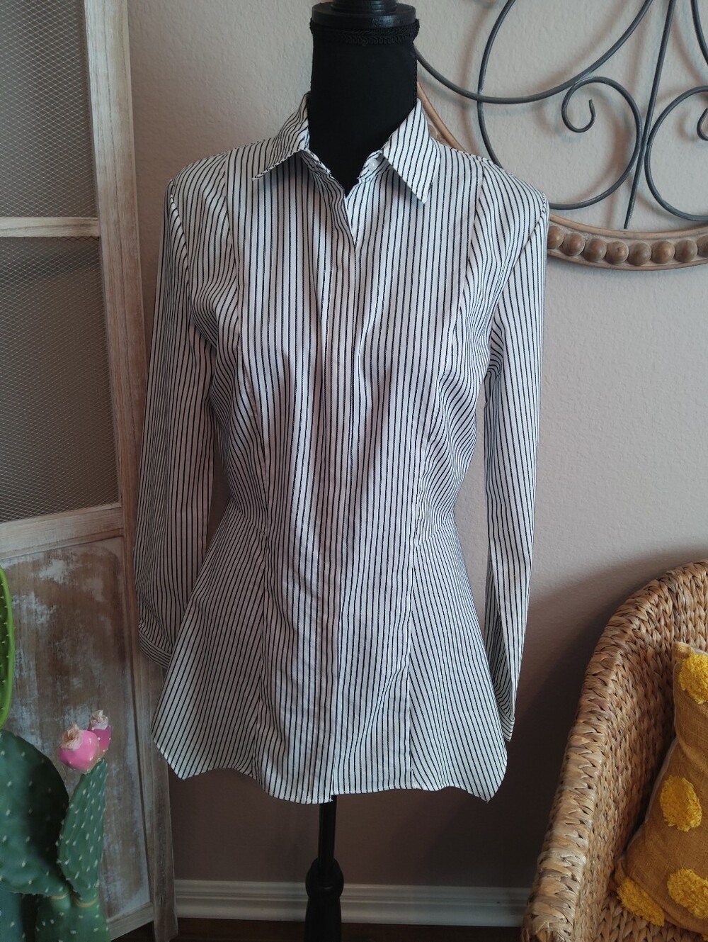 Como Women’s Black & White Pinstripe Button-Down Shirt